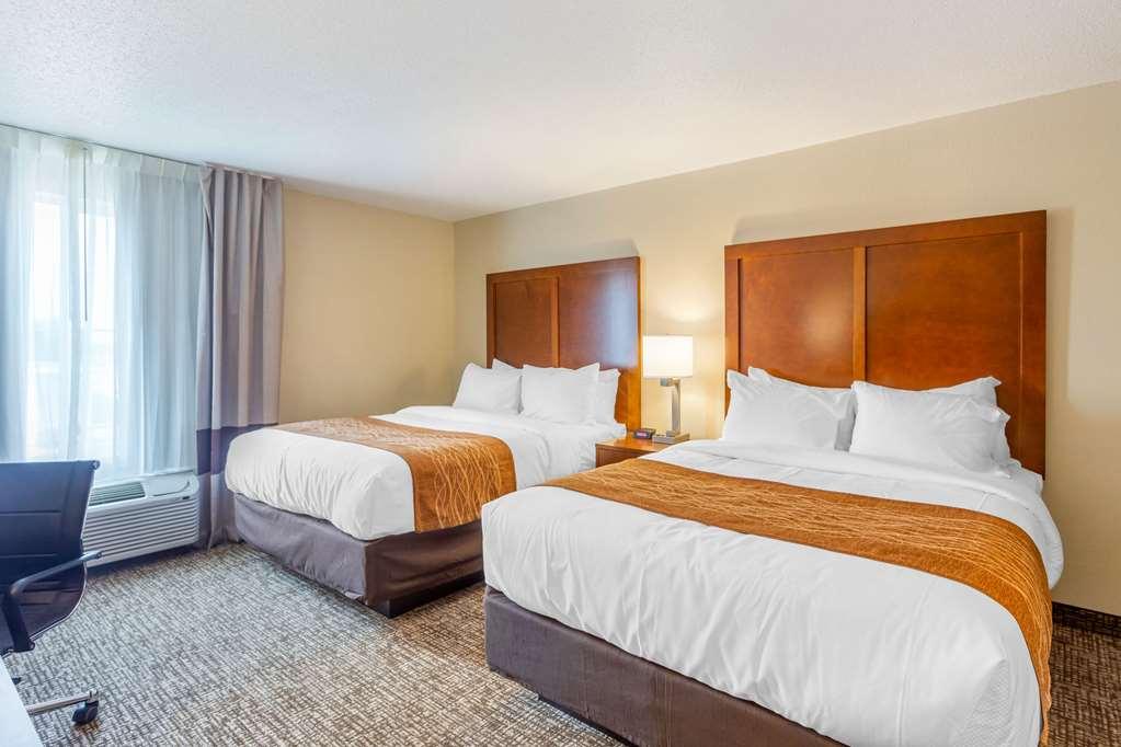 Comfort Inn Dekalb - Adjacent The University Room photo
