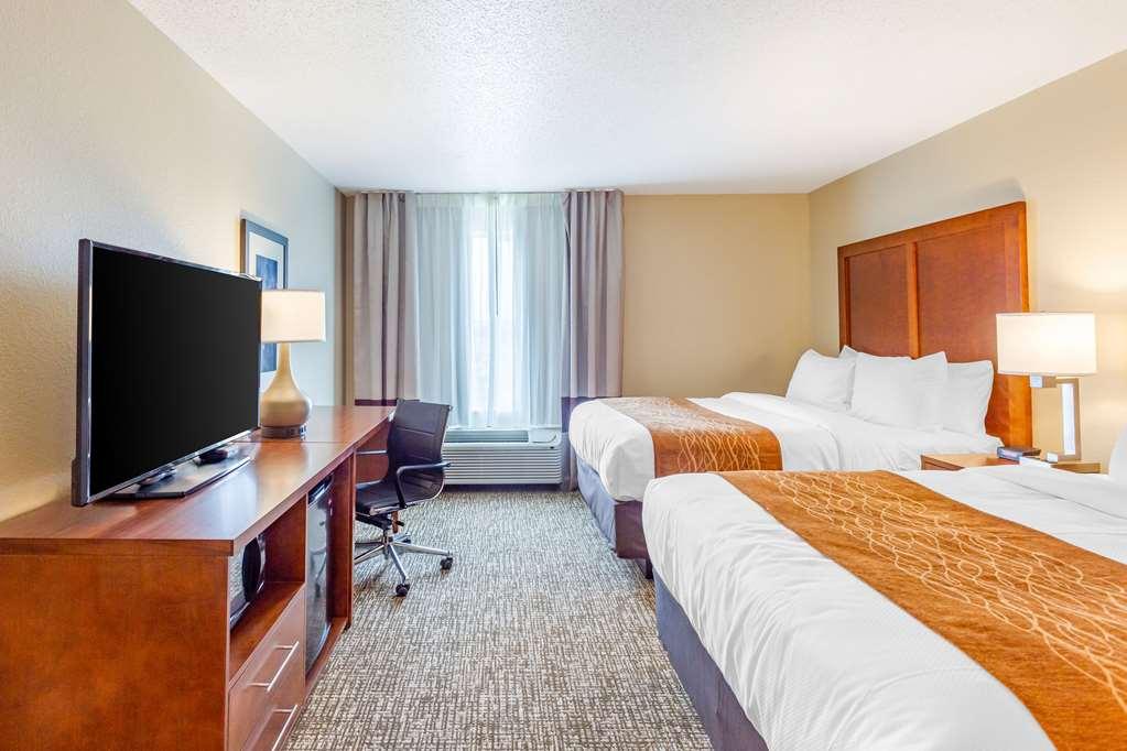 Comfort Inn Dekalb - Adjacent The University Room photo