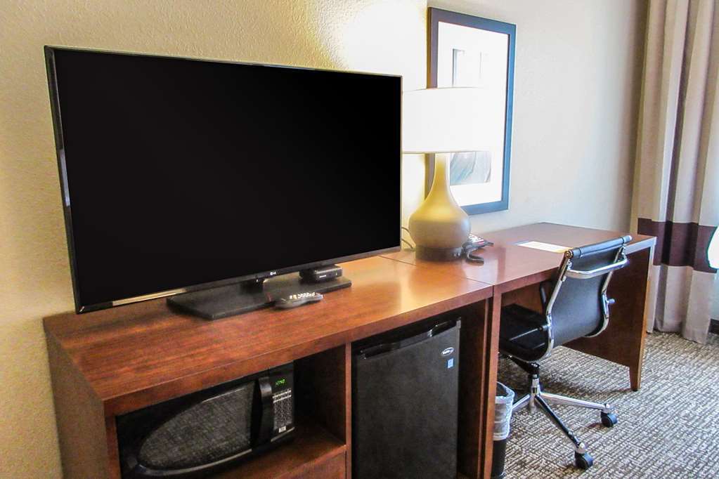 Comfort Inn Dekalb - Adjacent The University Room photo