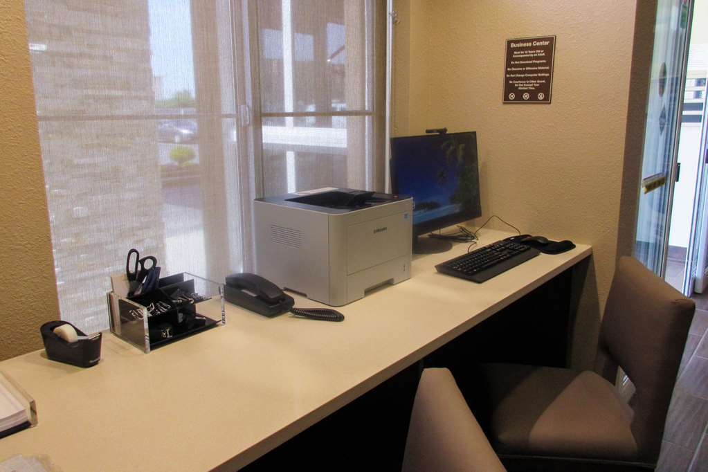 Comfort Inn Dekalb - Adjacent The University Facilities photo