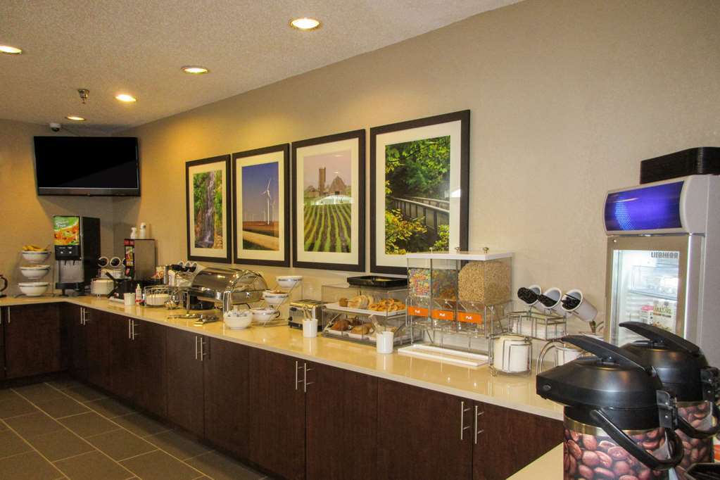 Comfort Inn Dekalb - Adjacent The University Restaurant photo